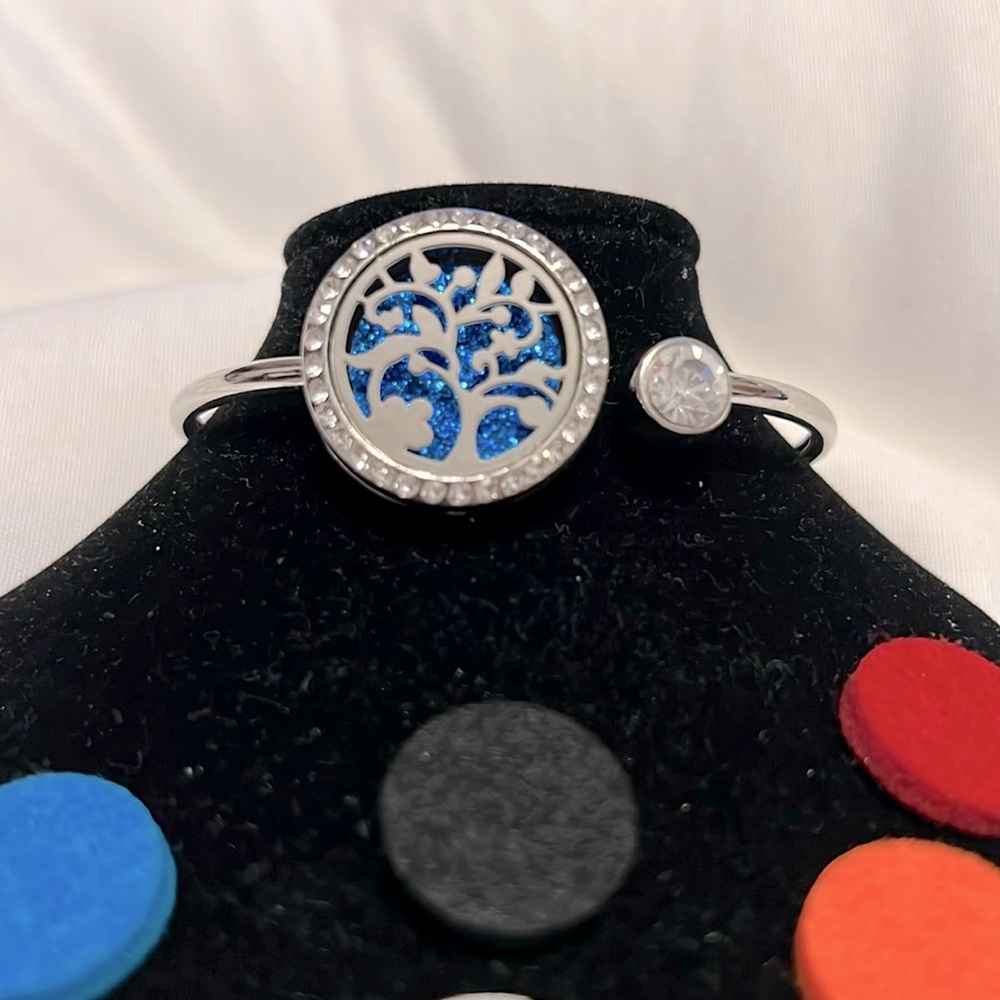 Aromatherapy locket bracelet